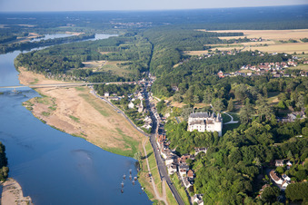 Chaumont-sur-Loire dans le département Loir et Cher, France vue d'en haut