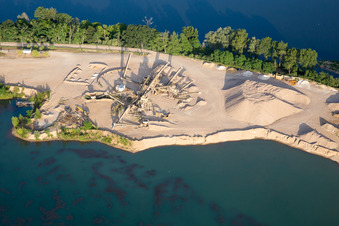 Vue aérienne de Chouzy-sur-Cisse dans le département Loir et Cher, France