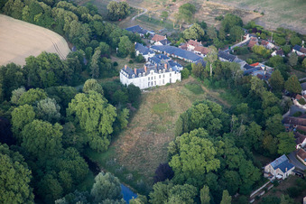 Photographie aérienne de Complexe du château du château Chouzy-sur-Cisse à Chouzy-sur-Cisse dans le département Loir et Cher, France