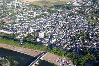 Vue aérienne de Beaugency dans le département Loiret, France