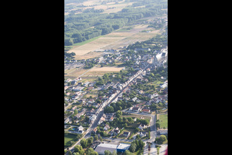 Vue oblique de Cléry-Saint-André dans le département Loiret, France