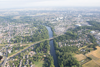 Vue oblique de Orléans à Olivet dans le département Loiret, France