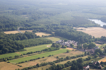 Vue aérienne de Combreux dans le département Loiret, France