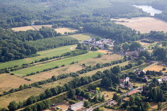 Vue aérienne de Combreux dans le département Loiret, France