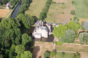 Château de Combreux à Combreux dans le département Loiret, France vue d'en haut