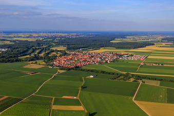 Vue aérienne de Vue du village depuis le sud-ouest à Steinweiler dans le département Rhénanie-Palatinat, Allemagne