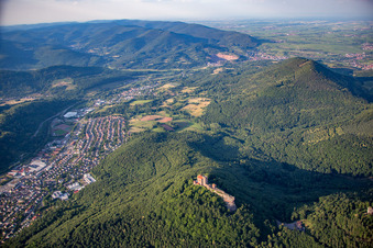Vue aérienne de Château de Trifels à Annweiler am Trifels dans le département Rhénanie-Palatinat, Allemagne