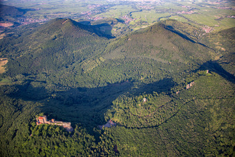 Vue oblique de Château de Trifels à Annweiler am Trifels dans le département Rhénanie-Palatinat, Allemagne