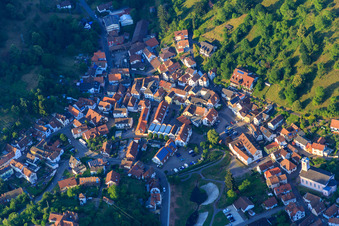Vue aérienne de Musée de la brosserie à Ramberg dans le département Rhénanie-Palatinat, Allemagne