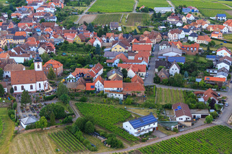 Vue aérienne de Kirchgasse à Weyher in der Pfalz dans le département Rhénanie-Palatinat, Allemagne