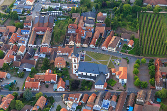 Photographie aérienne de Église catholique Saint-Pierre-et-Paul à Edesheim dans le département Rhénanie-Palatinat, Allemagne