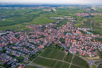 Vue aérienne de De l'ouest à Maikammer dans le département Rhénanie-Palatinat, Allemagne