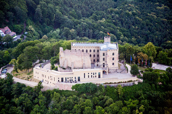 Vue aérienne de Château de Hambach à le quartier Diedesfeld in Neustadt an der Weinstraße dans le département Rhénanie-Palatinat, Allemagne