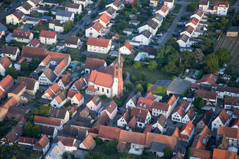 Vue aérienne de Quartier Niederhochstadt in Hochstadt dans le département Rhénanie-Palatinat, Allemagne