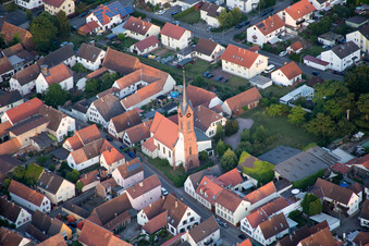 Vue aérienne de Quartier Niederhochstadt in Hochstadt dans le département Rhénanie-Palatinat, Allemagne