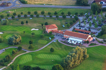 Terrain de golf Landgut Dreihof - GOLF absolu à le quartier Dreihof in Essingen dans le département Rhénanie-Palatinat, Allemagne vue d'en haut