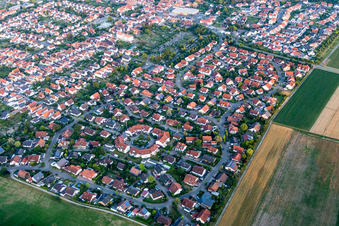 Vue aérienne de Quartier de Queichtalring dans la zone urbaine à Offenbach an der Queich dans le département Rhénanie-Palatinat, Allemagne