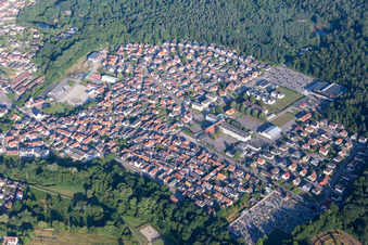 Vue aérienne de Zone de peuplement à Soufflenheim dans le département Bas Rhin, France
