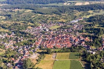 Vue aérienne de Vue des rues et des maisons dans les quartiers résidentiels à Wœrth dans le département Bas Rhin, France