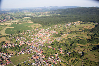 Vue aérienne de Lampertsloch dans le département Bas Rhin, France