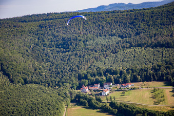 Vue aérienne de Marienbronn à Lobsann dans le département Bas Rhin, France