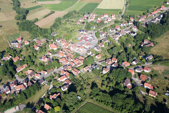 Vue aérienne de Oberhoffen-lès-Wissembourg dans le département Bas Rhin, France