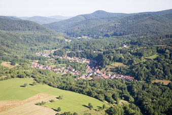 Vue aérienne de Weiler dans le département Bas Rhin, France