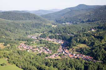 Vue aérienne de Weiler dans le département Bas Rhin, France