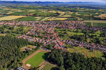 Stade et salle de sport TuS 1908 Schaidt à le quartier Schaidt in Wörth am Rhein dans le département Rhénanie-Palatinat, Allemagne d'en haut