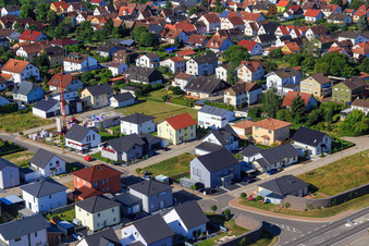 Nouvelle zone de développement Im Holderbusch à Minfeld dans le département Rhénanie-Palatinat, Allemagne d'en haut