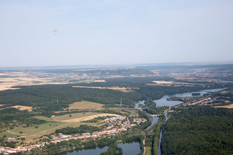 Vue aérienne de Flavigny-sur-Moselle dans le département Meurthe et Moselle, France