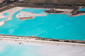 Photographie aérienne de Marron - Champs de sel blancs pour la production de sel à Rosières-aux-Salines dans le département Meurthe et Moselle, France