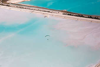 Vue d'oiseau de Marron - Champs de sel blancs pour la production de sel à Rosières-aux-Salines dans le département Meurthe et Moselle, France