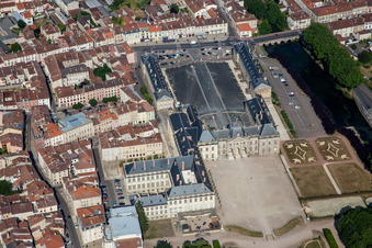 Photographie aérienne de Parc du château du château Lunéville à Lunéville dans le département Meurthe et Moselle, France