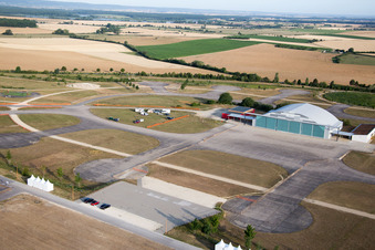 Vue aérienne de Chambley Aero à Hagéville dans le département Meurthe et Moselle, France