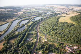 Arnaville dans le département Meurthe et Moselle, France vue d'en haut