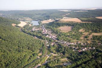 Vue aérienne de Arry dans le département Moselle, France