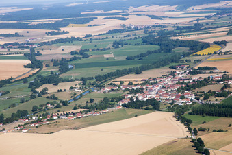 Vue aérienne de Lacroix-sur-Meuse dans le département Meuse, France