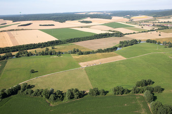 Lacroix-sur-Meuse dans le département Meuse, France depuis l'avion