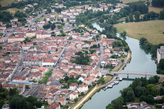 Photographie aérienne de Les rives de la Meuse à Saint-Mihiel dans le département Meuse, France