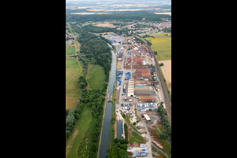 Vue aérienne de Site de la fonderie Saint Gobain PAM sur le canal de la Marne-au-Rhin à Foug dans le département Meurthe et Moselle, France