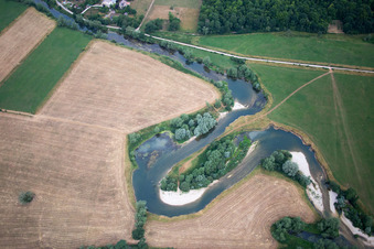 Vue aérienne de Ourches-sur-Meuse dans le département Meuse, France
