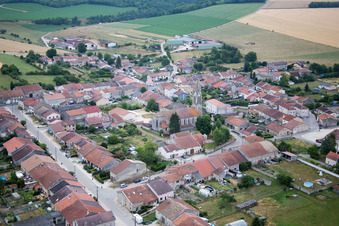 Vue aérienne de Uruffe dans le département Meurthe et Moselle, France