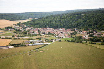 Vue aérienne de Maxey-sur-Vaise dans le département Meuse, France
