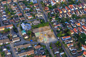 Vue aérienne de Jardin d'enfants communautaire « Flea Circus » à Bellheim dans le département Rhénanie-Palatinat, Allemagne