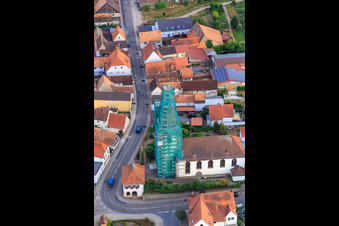 Échafaudage d'église catholique de Leidner GmbH Gerüstbau, Landau à Ottersheim bei Landau dans le département Rhénanie-Palatinat, Allemagne vue du ciel