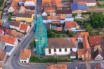 Enregistrement par drone de Échafaudage d'église catholique de Leidner GmbH Gerüstbau, Landau à Ottersheim bei Landau dans le département Rhénanie-Palatinat, Allemagne
