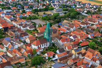 Photographie aérienne de Échafaudage d'église catholique de Leidner GmbH Gerüstbau, Landau à Ottersheim bei Landau dans le département Rhénanie-Palatinat, Allemagne