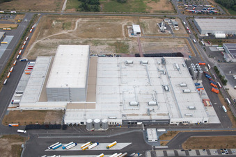 Zone industrielle d'Oberwald à Wörth am Rhein dans le département Rhénanie-Palatinat, Allemagne du point de vue du drone