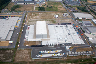 Zone industrielle d'Oberwald à Wörth am Rhein dans le département Rhénanie-Palatinat, Allemagne vu d'un drone